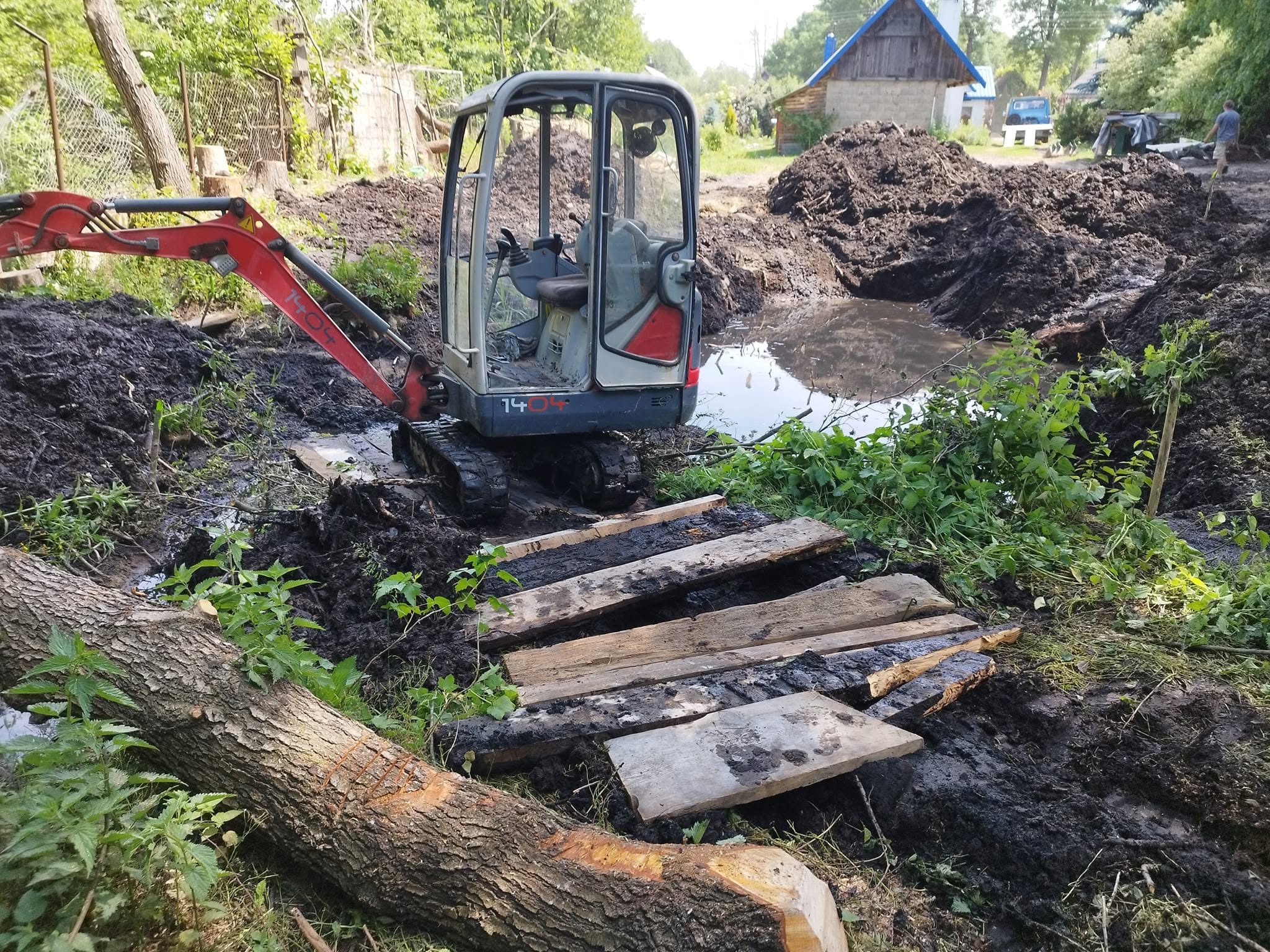 Prace w błocie na podkładach