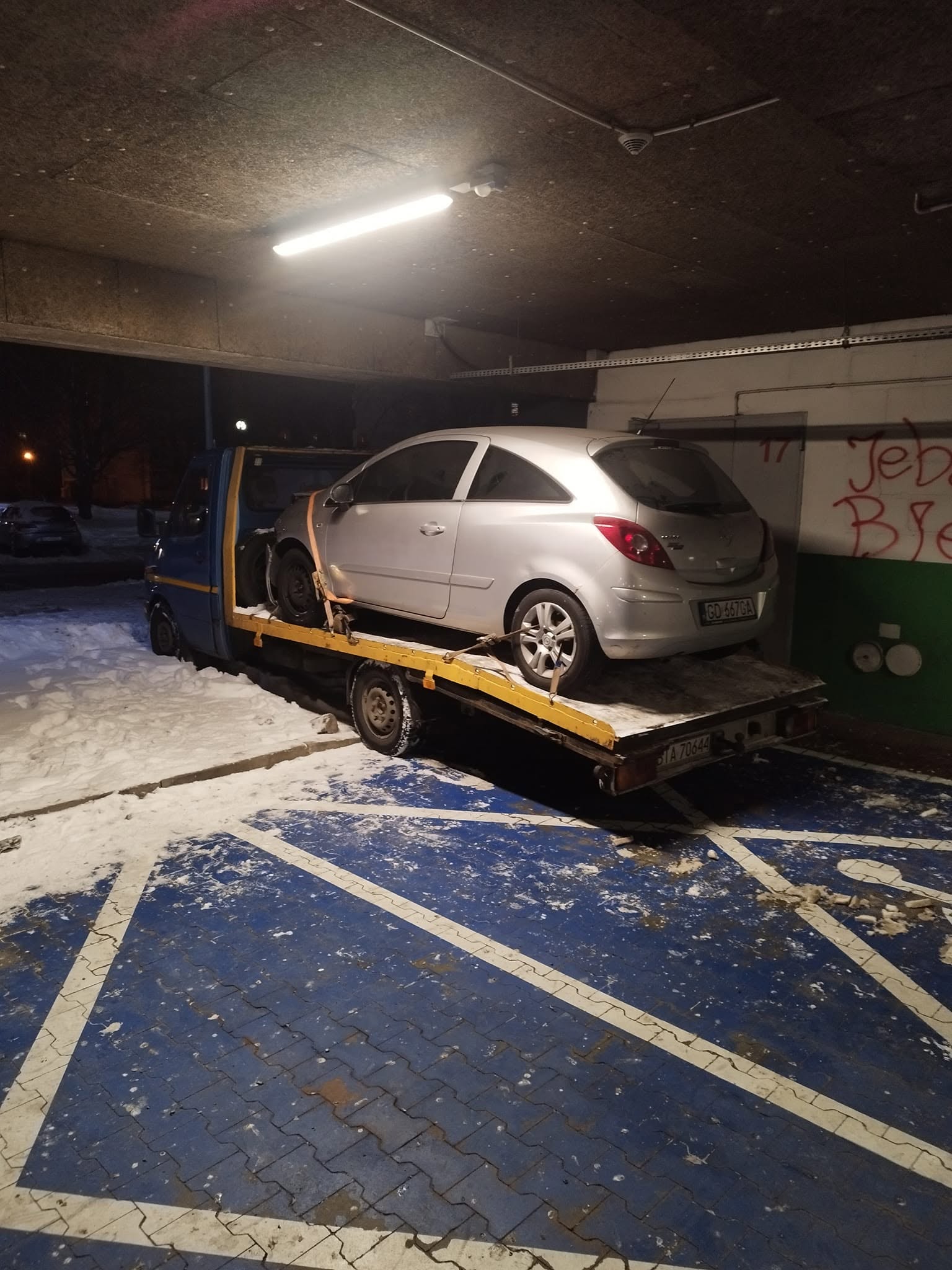 Autolaweta w garażu podziemnym